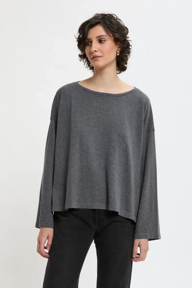 Maglione a maniche ampie con collo rotondo