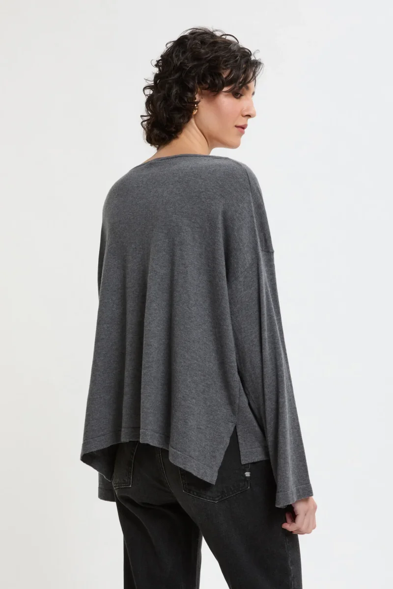 Maglione a maniche ampie con collo rotondo - immagine 4