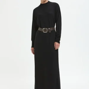 Vestito a collo alto e maniche lunghe