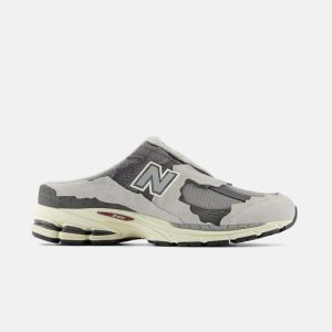 2002N Sneakers Slip On