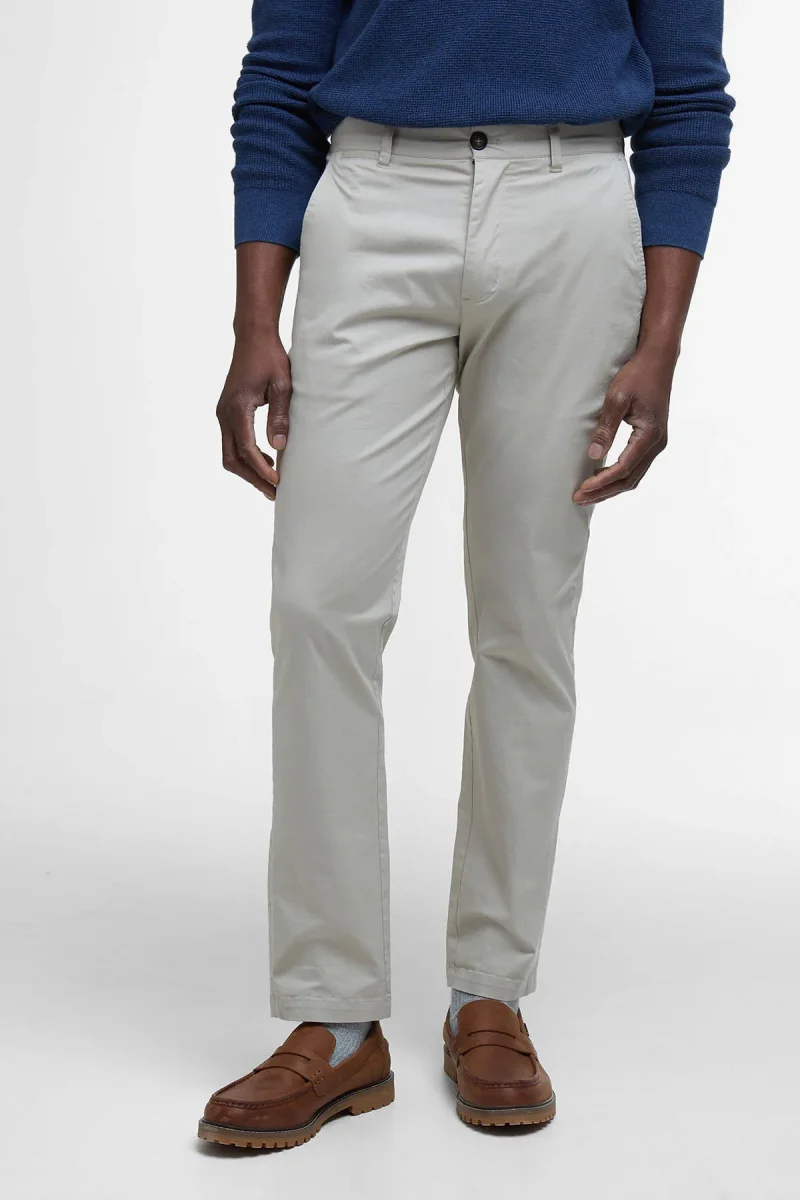 Pantaloni chino leggermente aderenti, leggeri ed elasticizzati - immagine 4