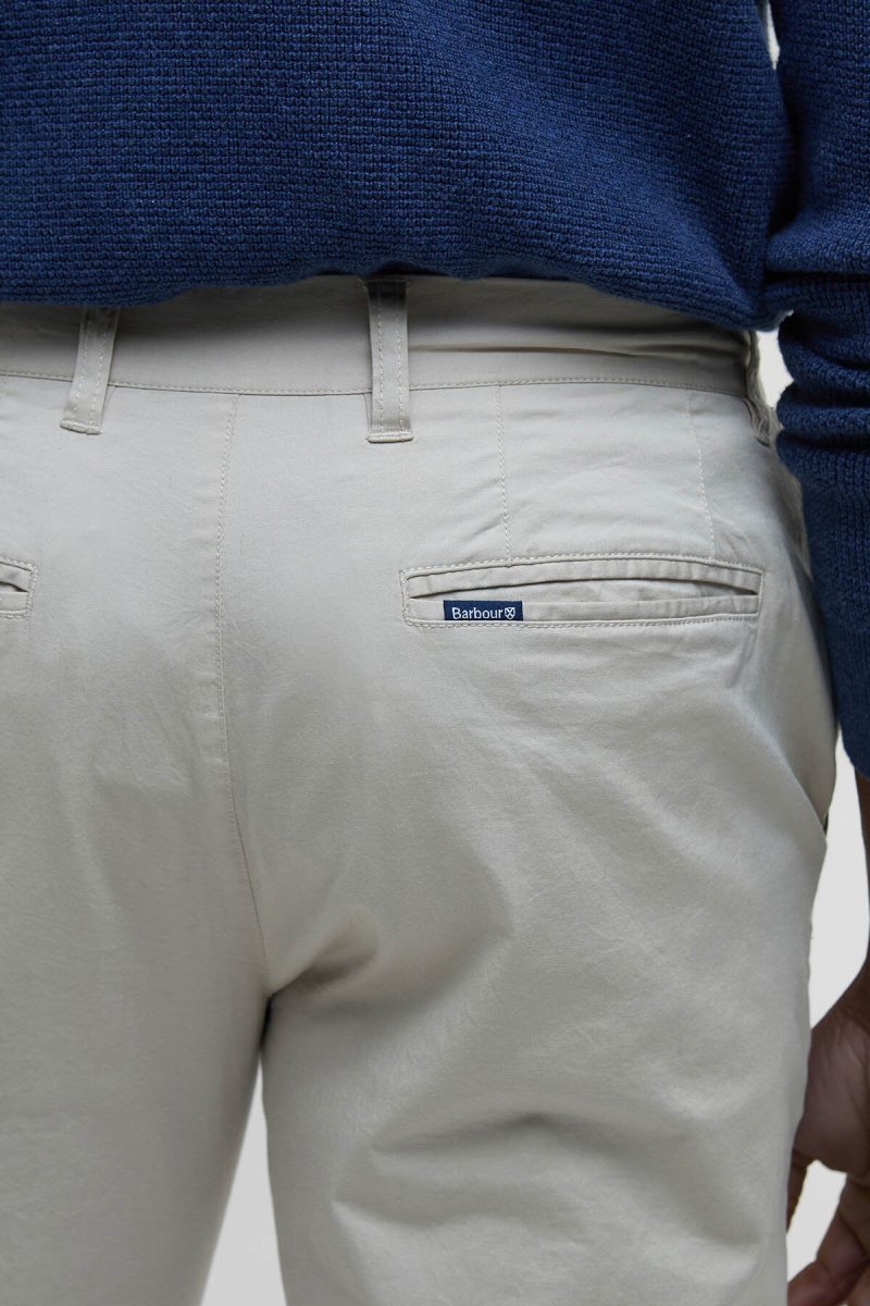 Pantaloni chino leggermente aderenti, leggeri ed elasticizzati - immagine 6